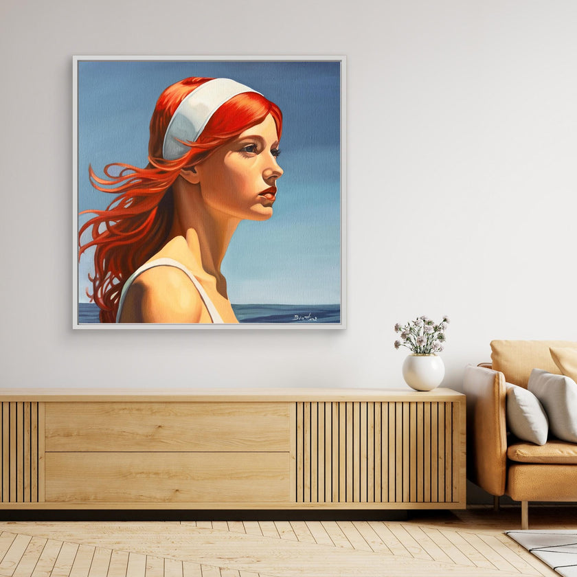 Belle rousse à la plage